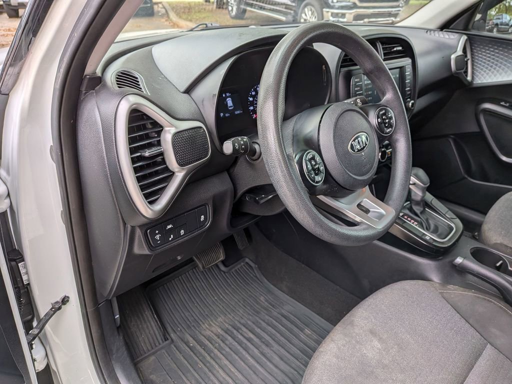 Used 2020 Kia Soul S FWD image 34