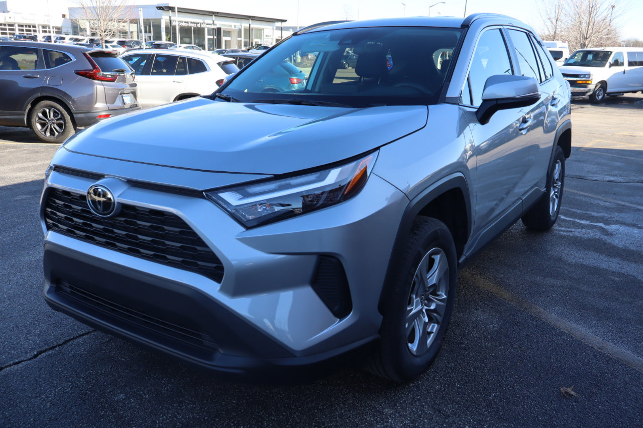 Used 2022 Toyota RAV4 XLE image 3