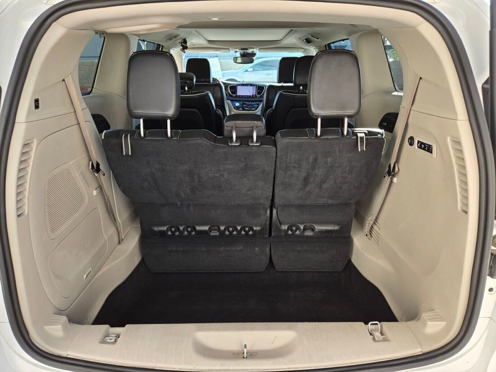 Used 2022 Chrysler Pacifica Limited FWD image 16