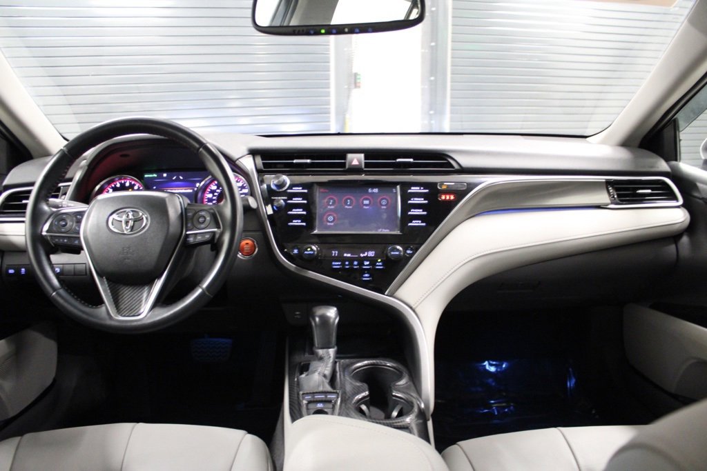 Used 2018 Toyota Camry XSE image 14