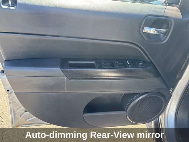 Used 2016 Jeep Patriot High Altitude AWD/4WD image 12