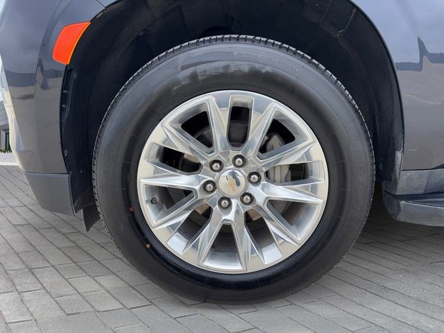 Used 2024 Chevrolet Suburban Premier RWD image 9
