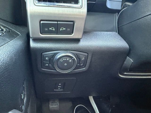 Used 2015 Ford F150 Platinum w/ Equipment Group 701A Luxury AWD/4WD image 28
