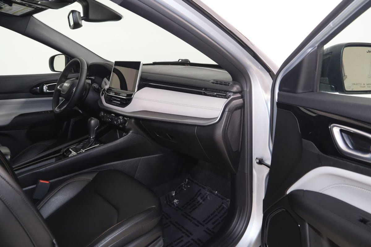 Used 2024 Jeep Compass Limited image 41