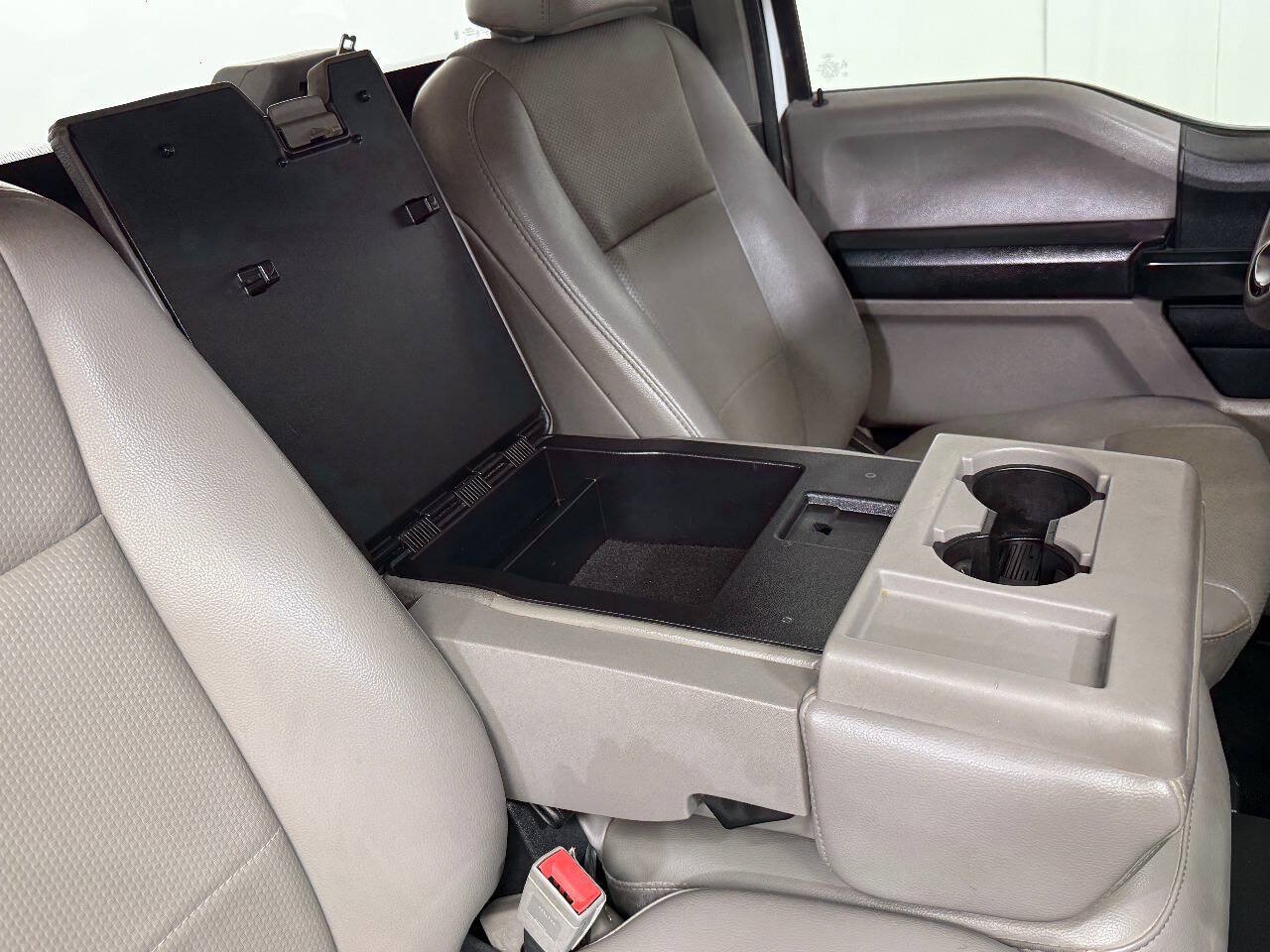 Used 2018 Ford F550 4x4 Regular Cab Super Duty image 33