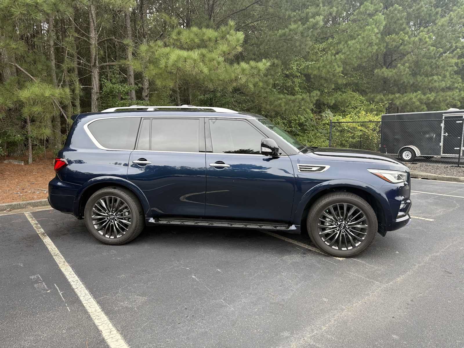 Used 2023 INFINITI QX80 Premium Select w/ All-Season Package RWD image 3