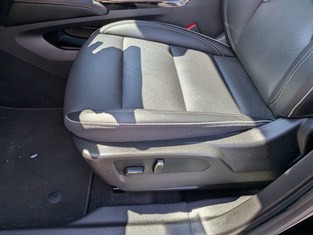 Certified 2023 Buick Envision Essence FWD image 12