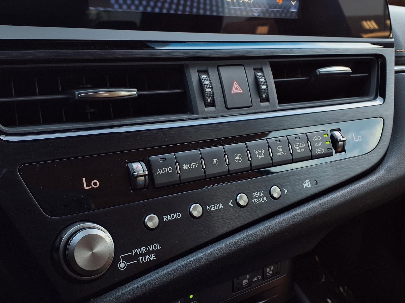 Used 2022 Lexus ES 300h w/ Premium Package image 8