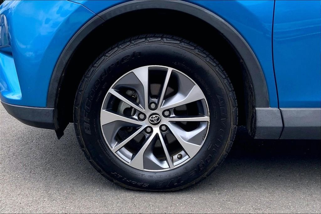 Used 2017 Toyota RAV4 XLE w/ Carpet Mat Package AWD/4WD image 9