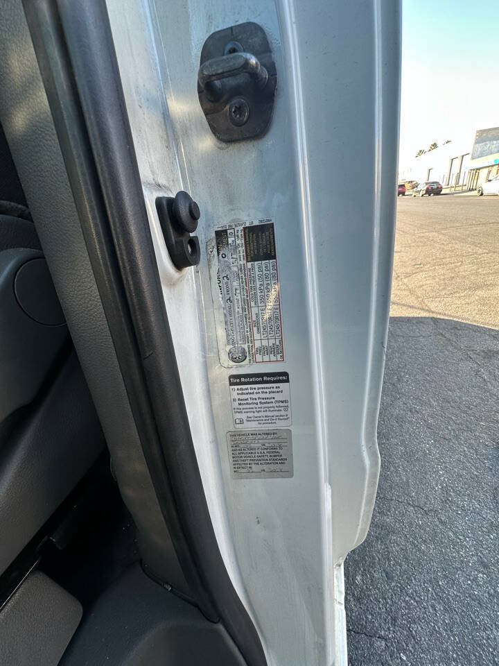 Used 2017 Nissan NV 2500 SV RWD image 17