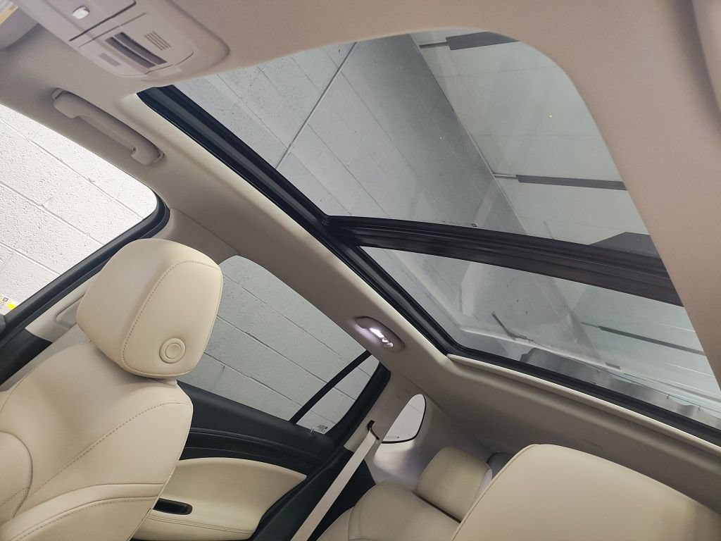 Used 2020 Buick Envision Essence w/ Experience Buick Package FWD image 24