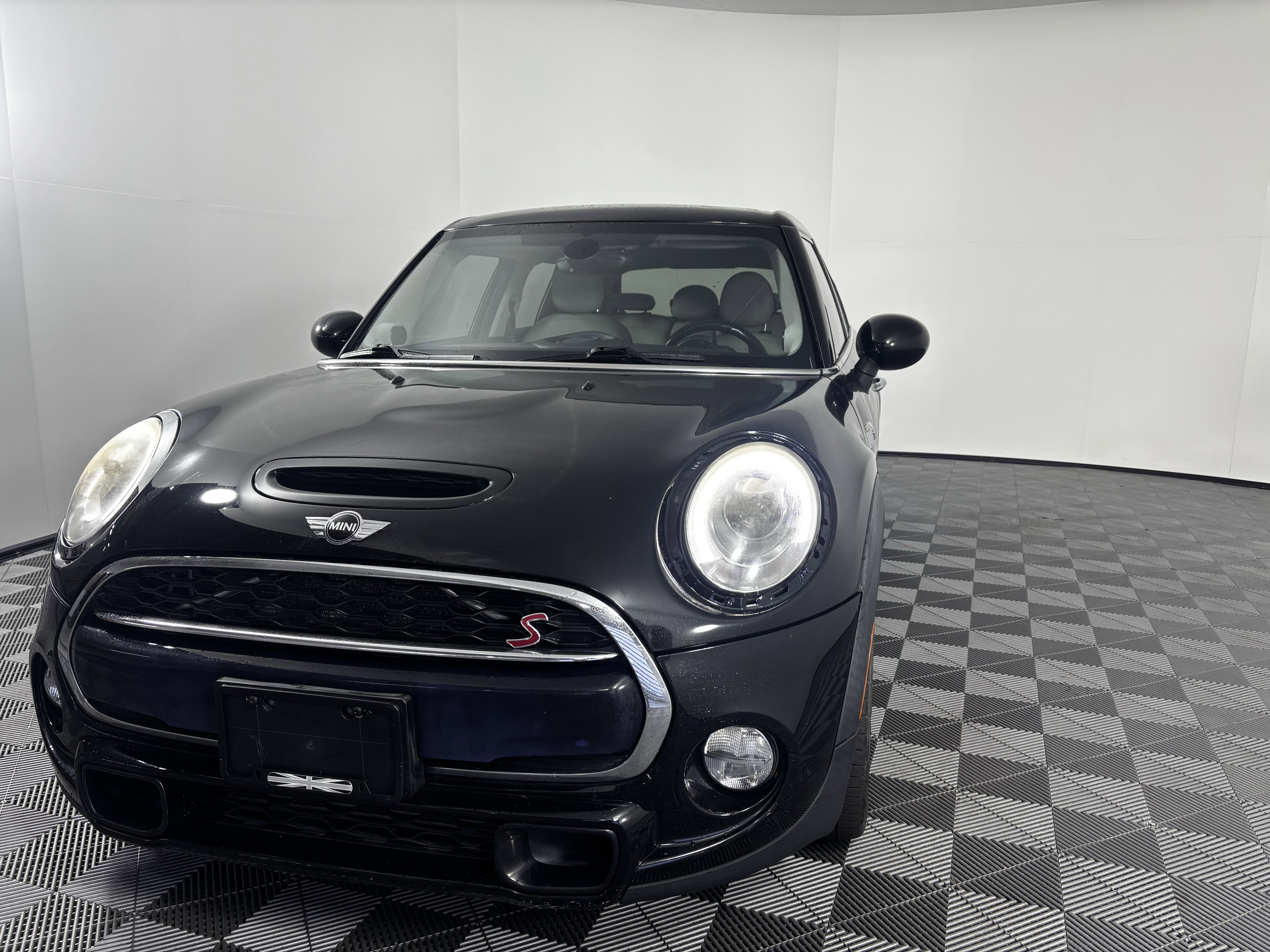 Used 2016 MINI Cooper S image 2