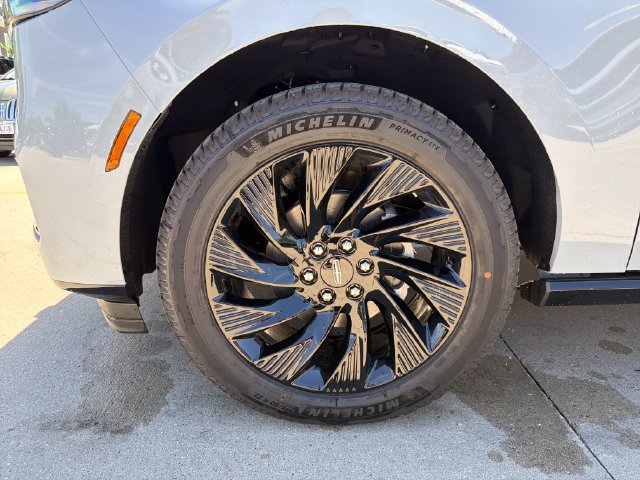 New 2026 Lincoln Navigator Reserve w/ Jet Appearance Package AWD/4WD image 13