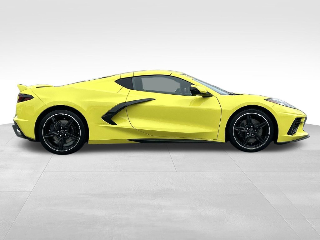 Used 2021 Chevrolet Corvette Stingray Premium Cpe w/ Z51 Performance Package RWD image 2