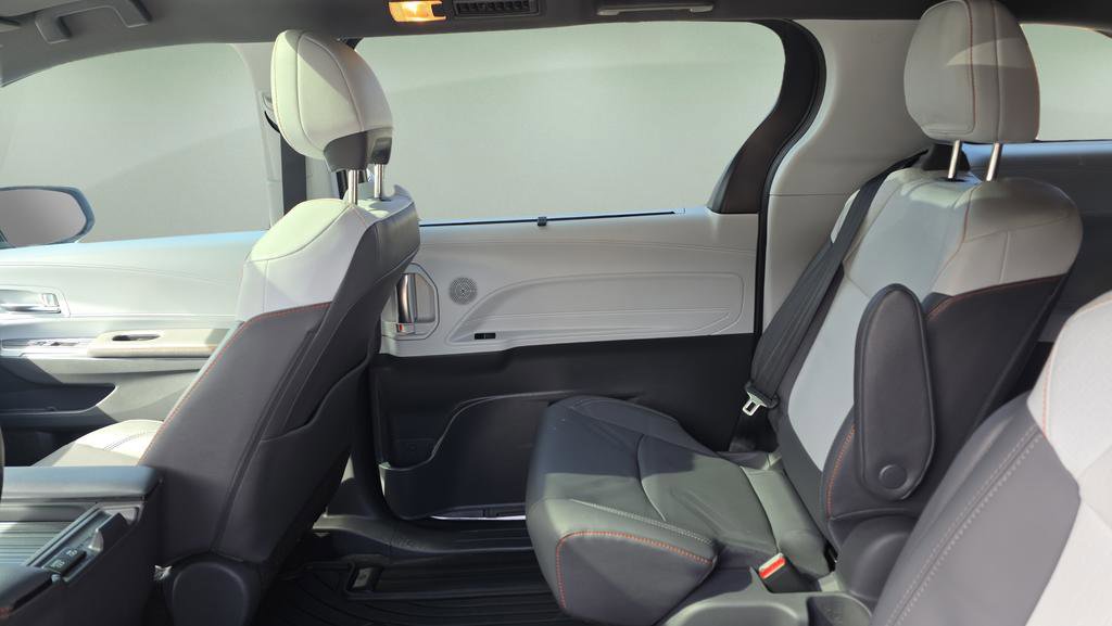 Used 2021 Toyota Sienna XSE image 15