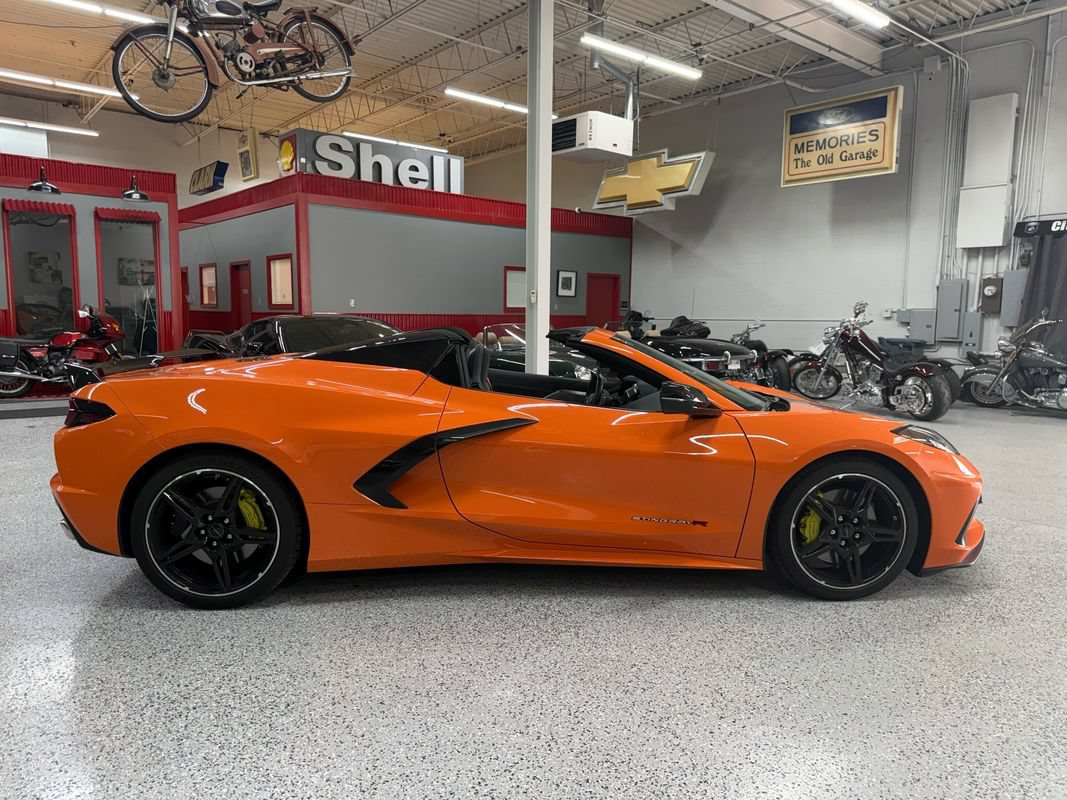 Used 2022 Chevrolet Corvette Stingray Preferred Conv w/ Z51 Performance Package RWD image 9