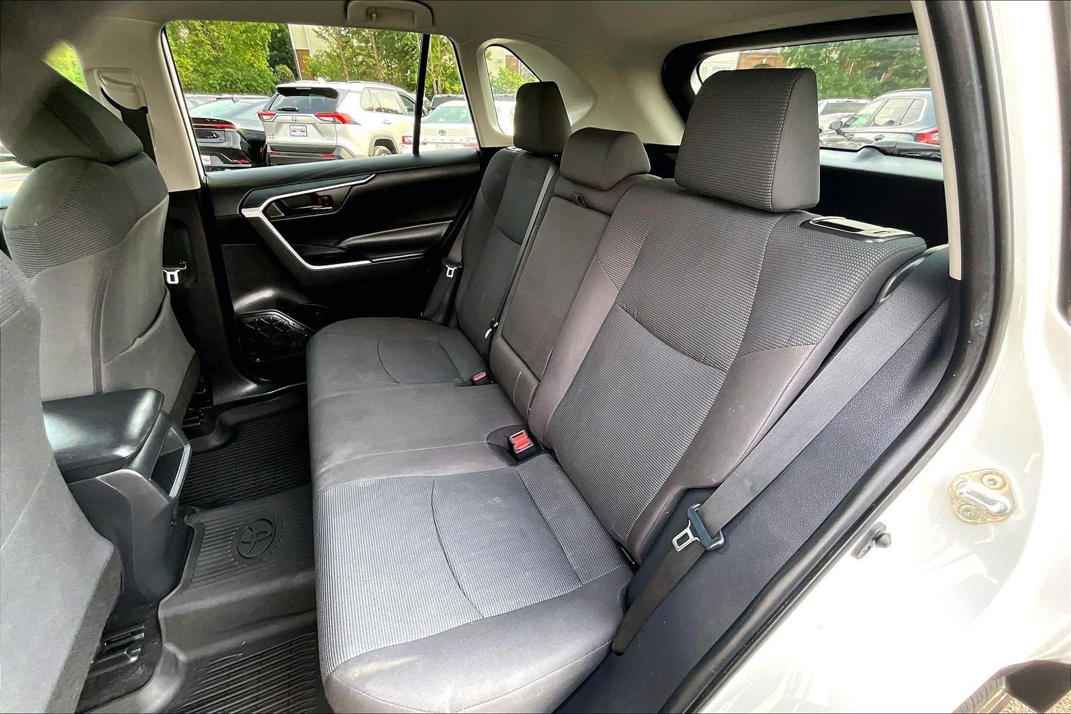 Used 2021 Toyota RAV4 LE FWD image 24