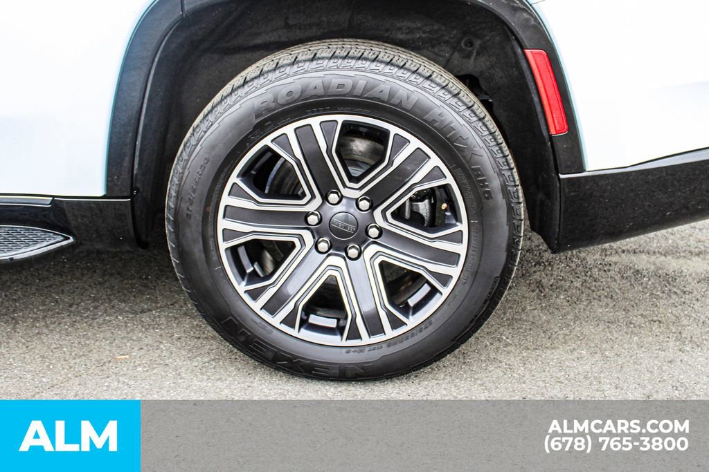 Used 2024 Jeep Wagoneer Series II w/ Flexible Seating Group image 16