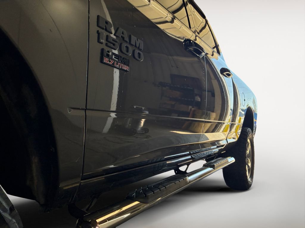 Used 2018 RAM 1500 Express AWD/4WD image 31