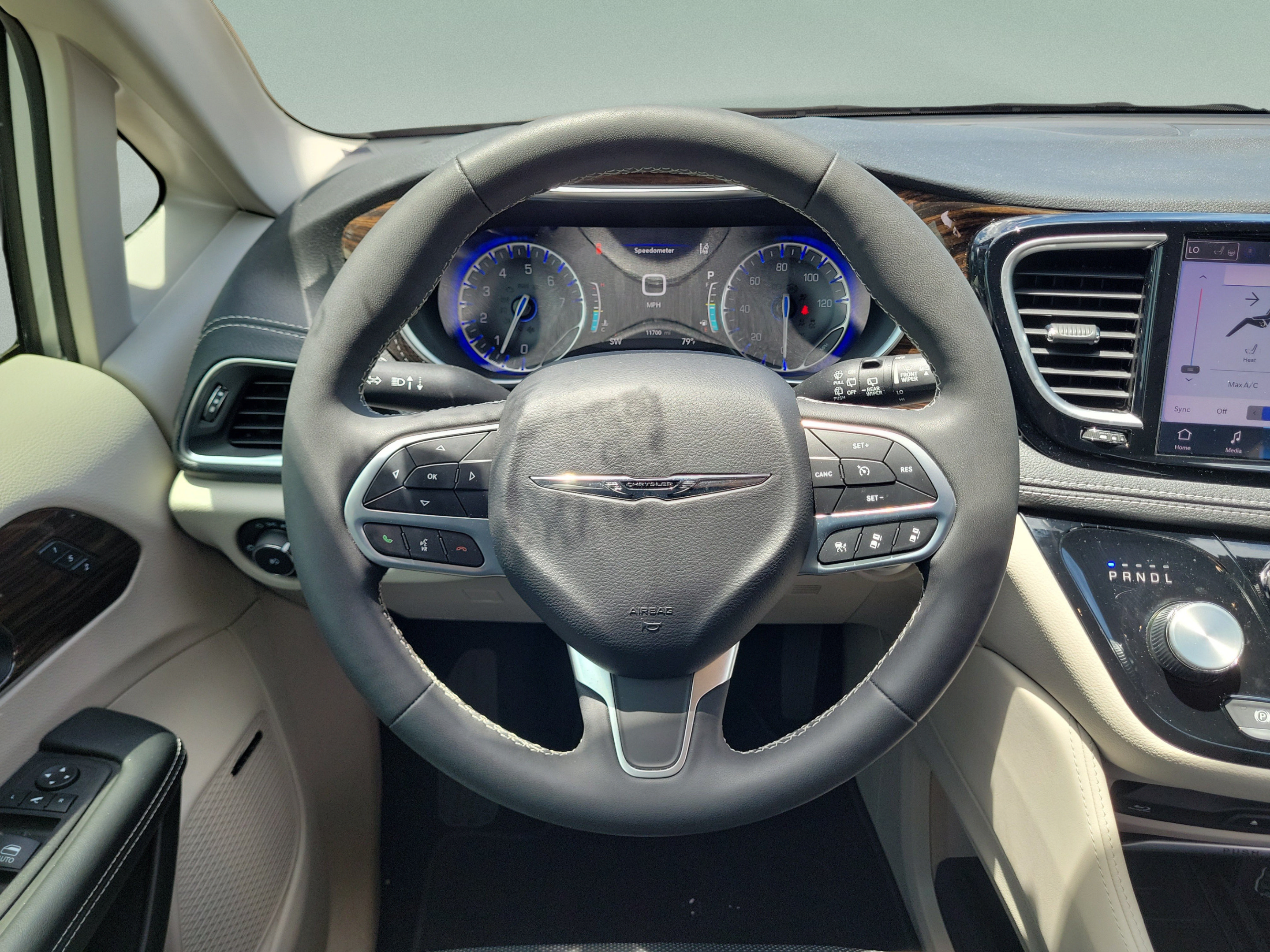 Used 2023 Chrysler Pacifica Limited w/ Uconnect Theater Family Group AWD/4WD image 13