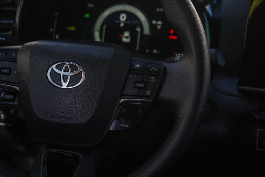 Used 2025 Toyota Camry LE FWD image 17