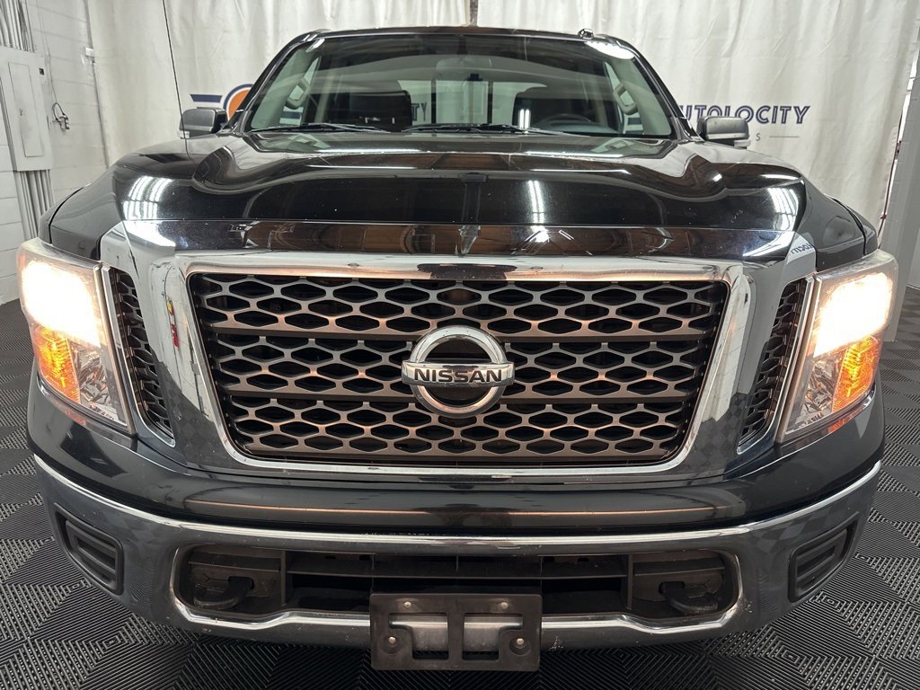Used 2017 Nissan Titan SV image 3