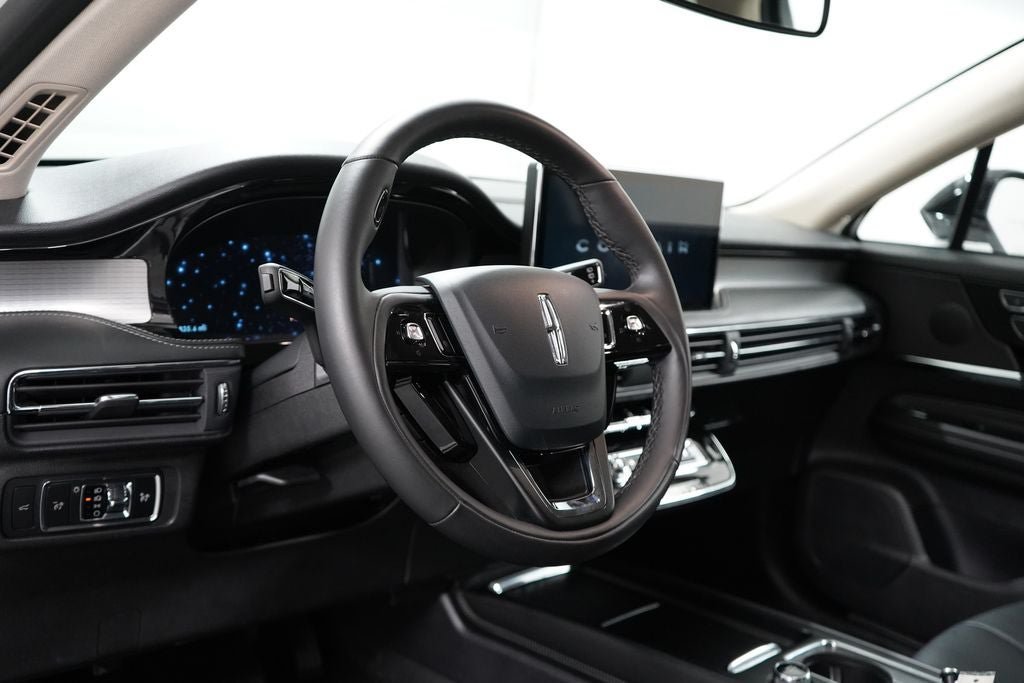 Used 2024 Lincoln Corsair AWD image 13