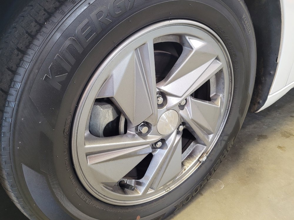 Used 2024 Hyundai Elantra SE image 31