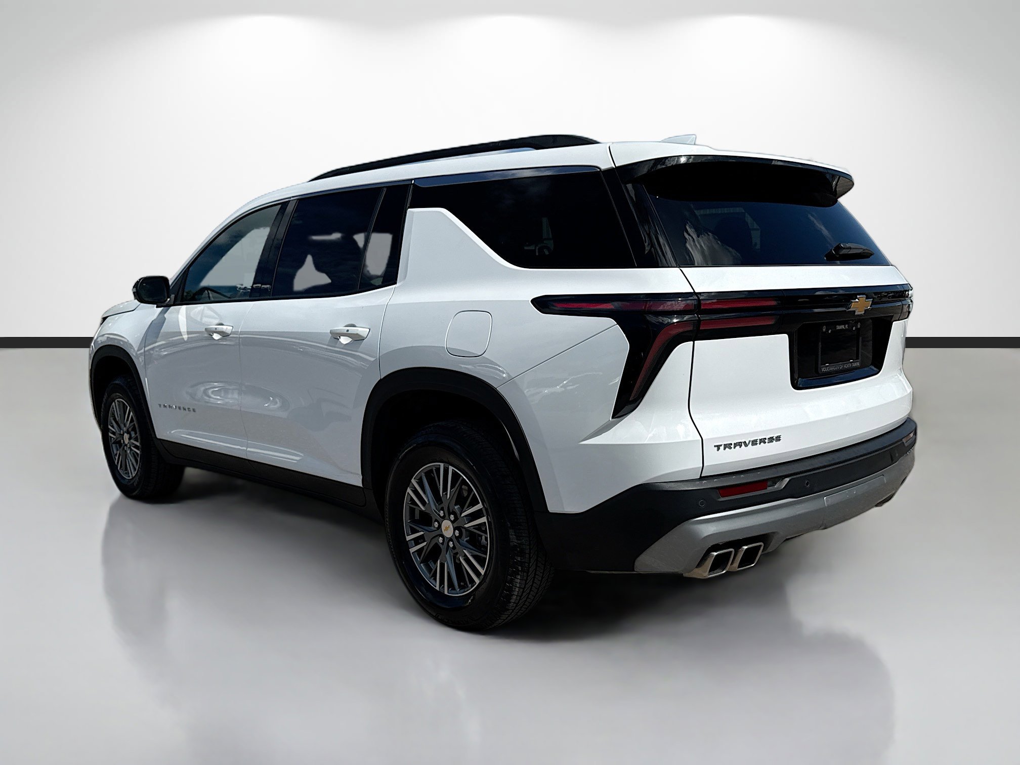 Used 2025 Chevrolet Traverse LT image 5