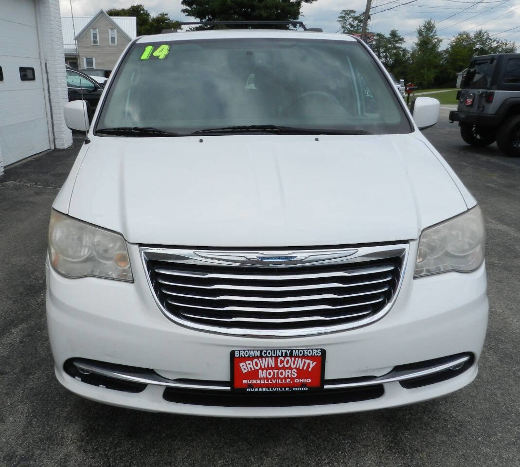 Used 2014 Chrysler Town & Country Touring FWD image 4