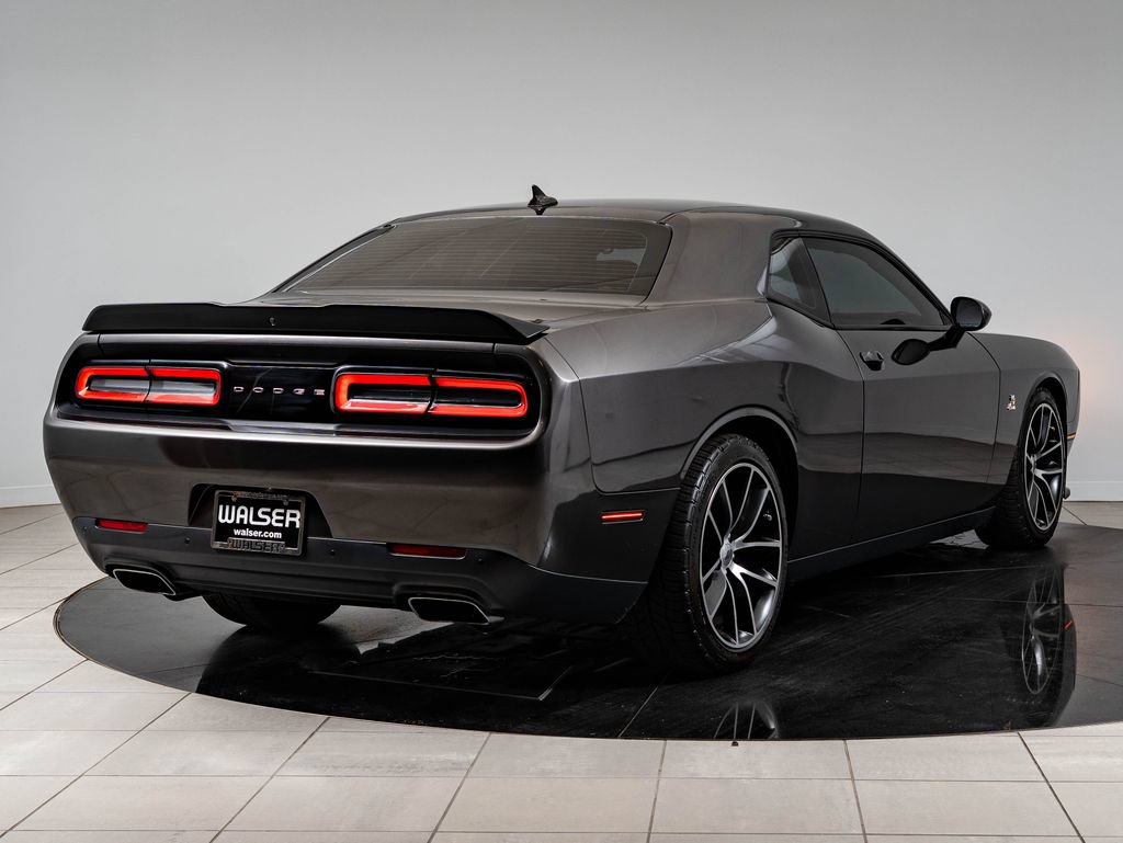 Used 2017 Dodge Challenger R/T Scat Pack w/ Leather Interior Group RWD image 10