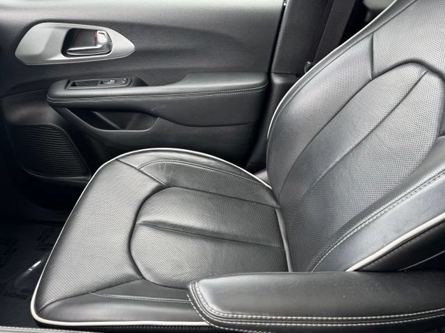 Used 2025 Chrysler Pacifica Limited FWD image 24