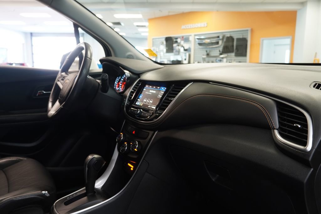 Used 2022 Chevrolet Trax LT w/ LT Convenience Package image 26