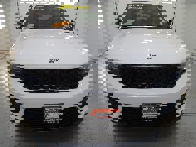 Certified 2023 Jeep Grand Cherokee Altitude image 24