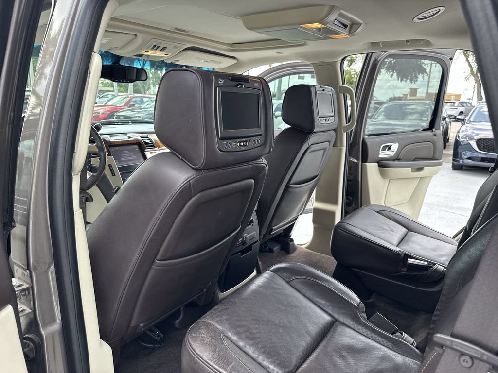 Used 2013 Cadillac Escalade Platinum RWD image 34