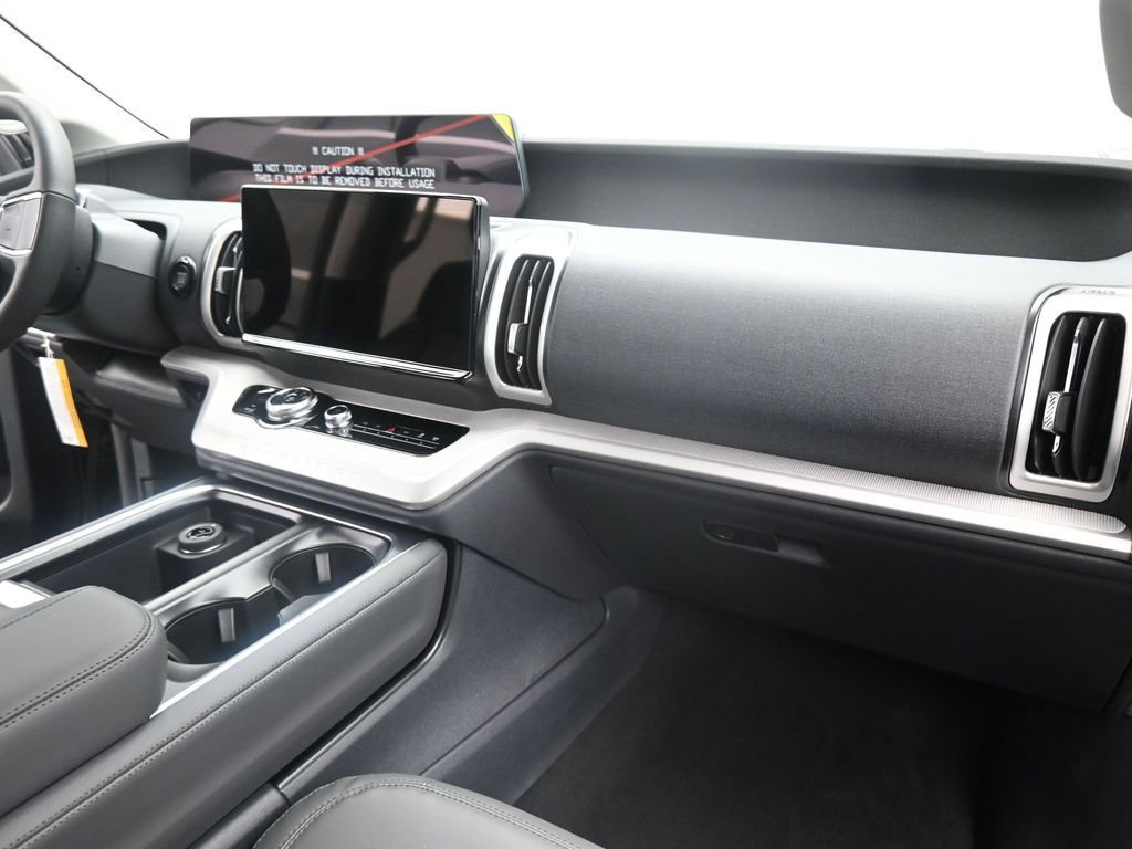 New 2026 Ford Expedition Active image 2