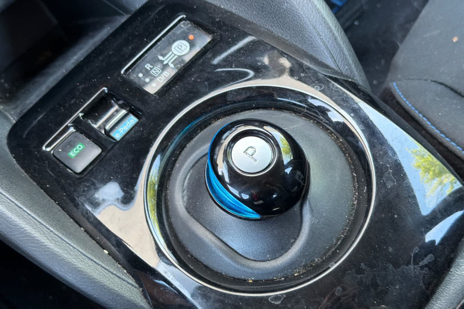 Used 2018 Nissan Leaf SV w/ SV Technology Package FWD image 24