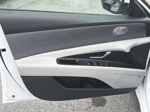 New 2026 Hyundai Elantra Limited FWD image 12