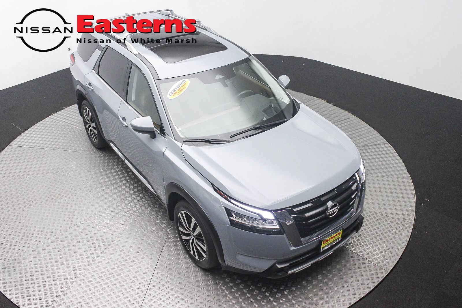 Used 2023 Nissan Pathfinder Platinum w/ Cargo Package AWD/4WD image 3
