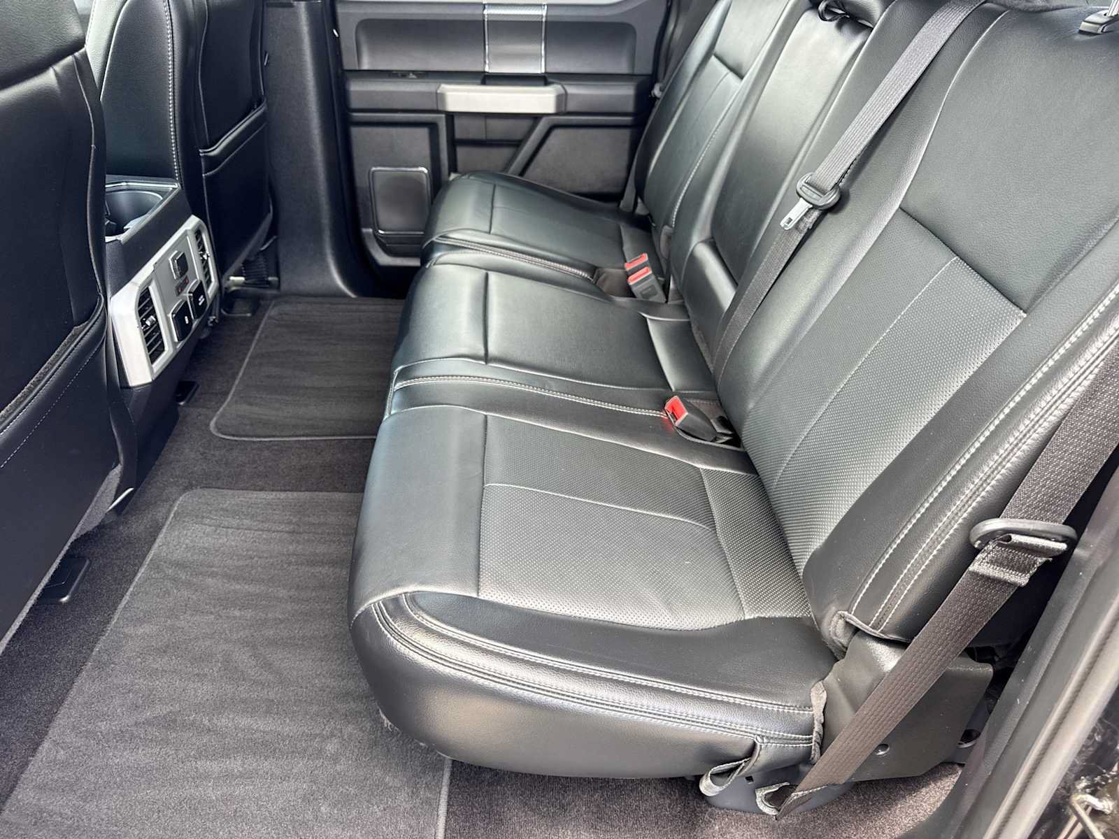 Used 2019 Ford F150 Lariat w/ Equipment Group 502A Luxury AWD/4WD image 19