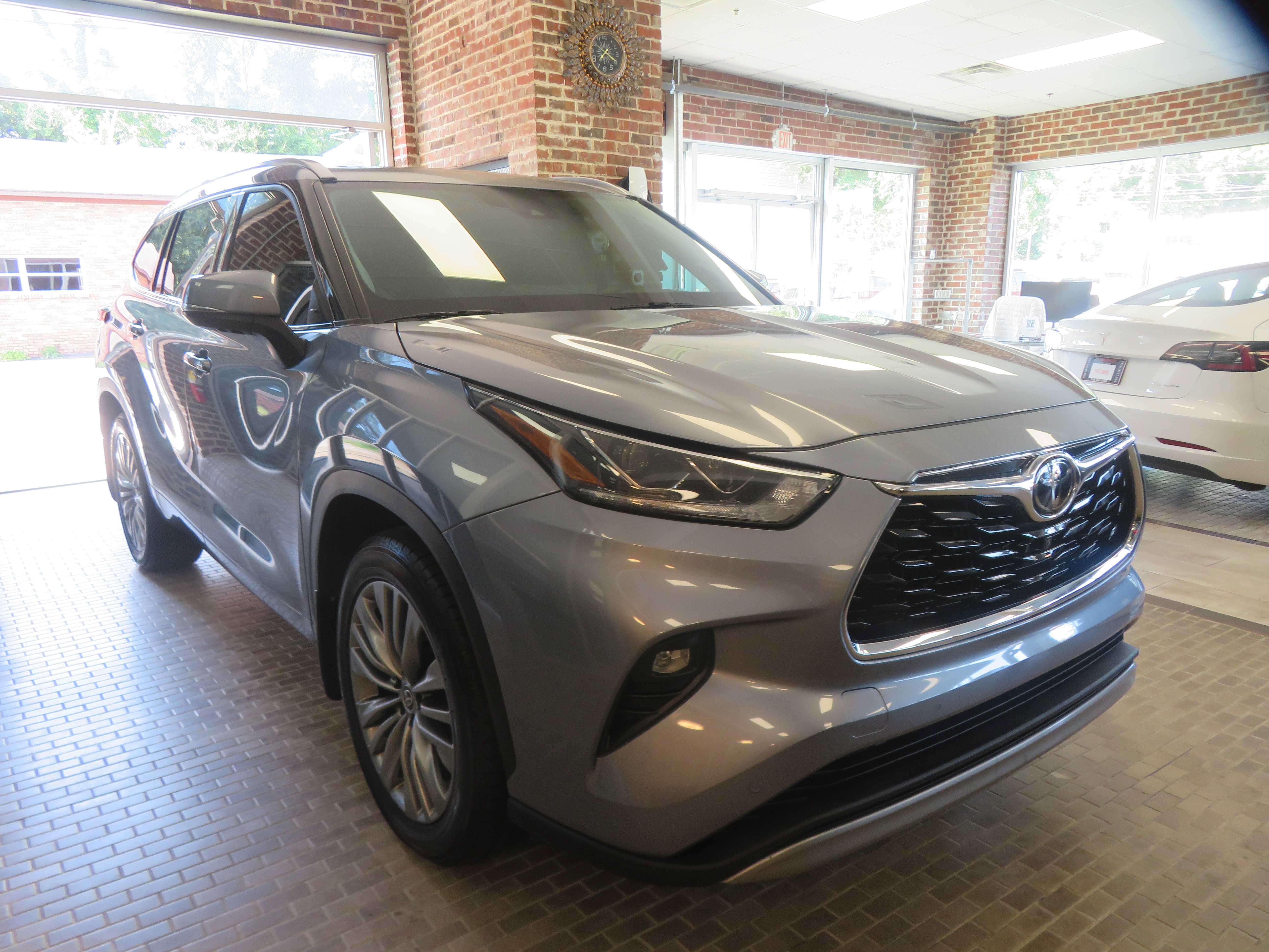 Used 2021 Toyota Highlander Platinum FWD image 78