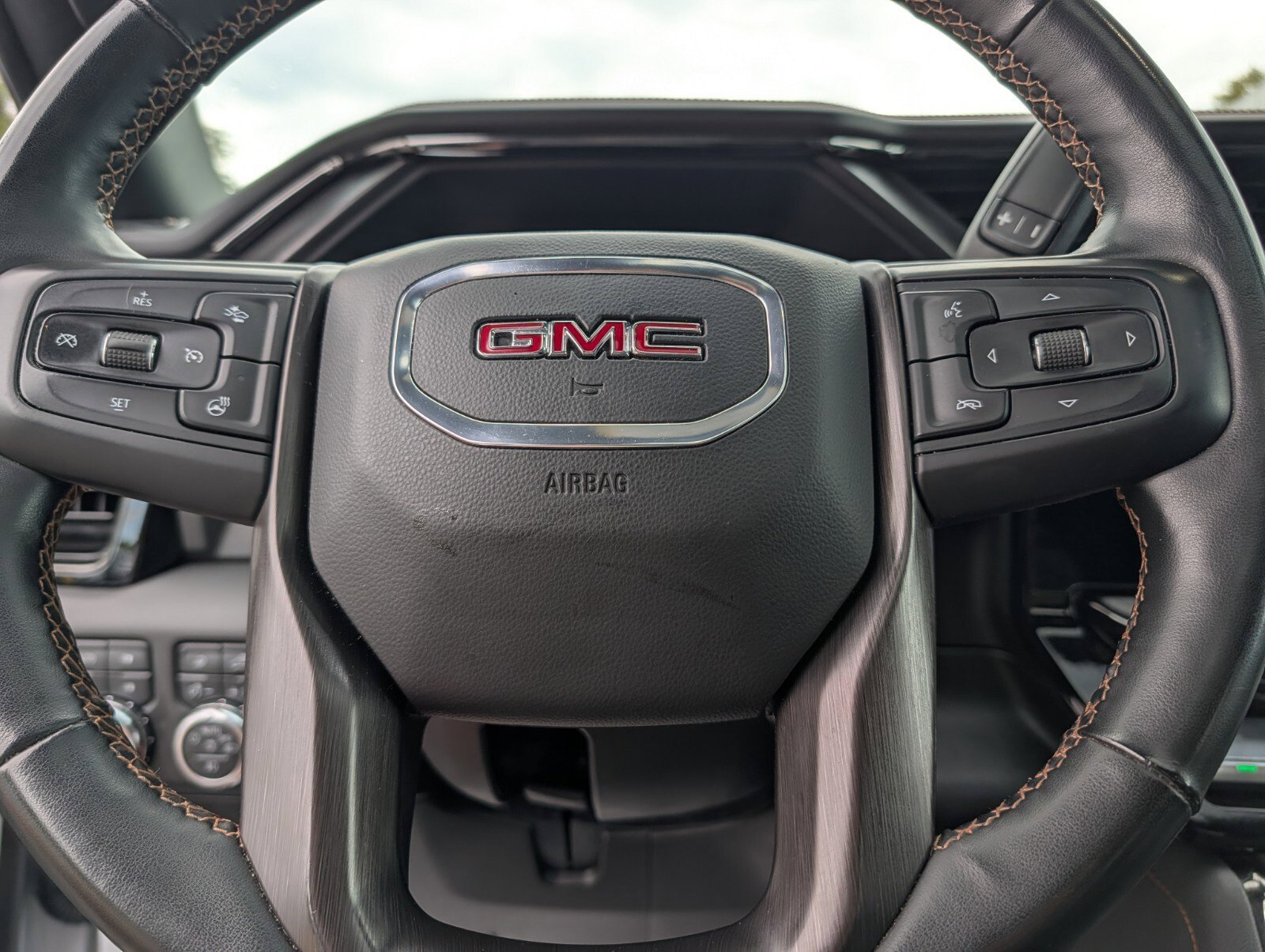 Used 2024 GMC Sierra 2500 AT4 w/ AT4 Preferred Package AWD/4WD image 40