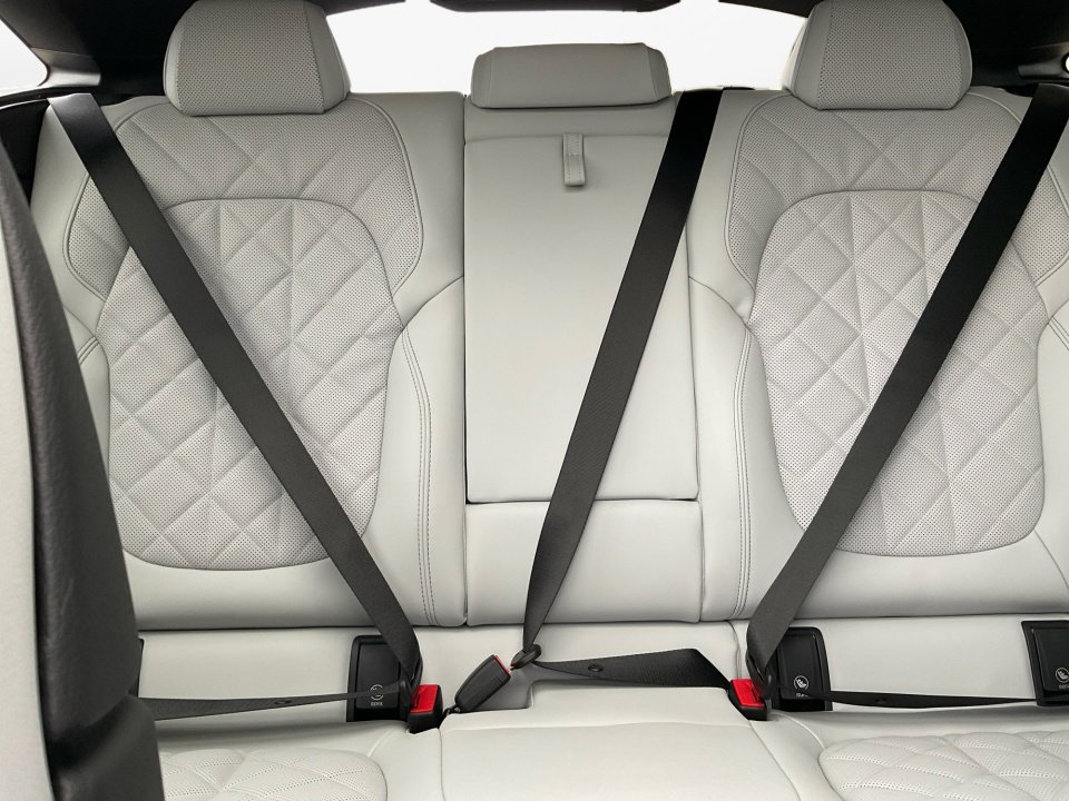 New 2026 BMW X6 xDrive40i w/ Climate Comfort Package image 12