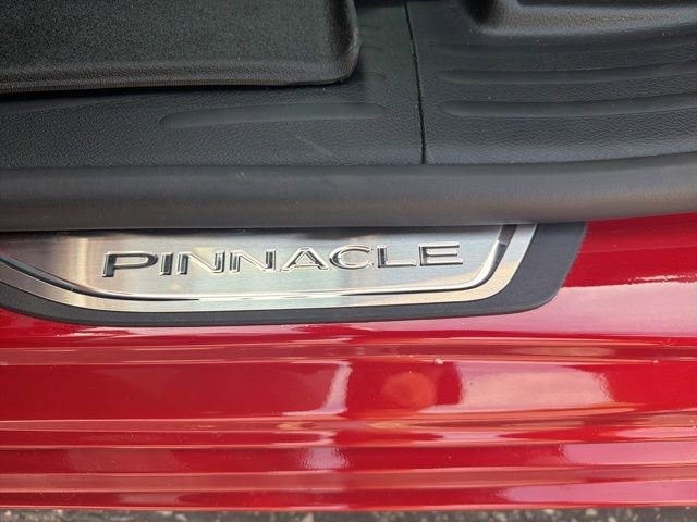 Used 2025 Chrysler Pacifica Pinnacle w/ Trailer Tow Group AWD/4WD image 26