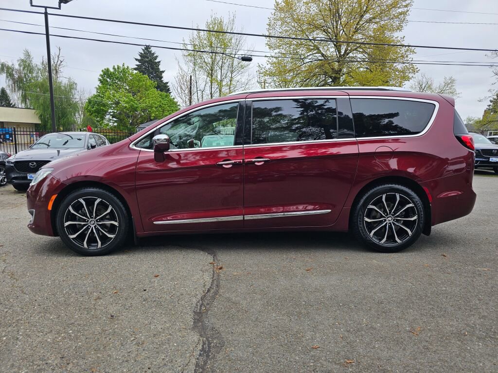 Used 2018 Chrysler Pacifica Limited w/ Tire & Wheel Group image 2