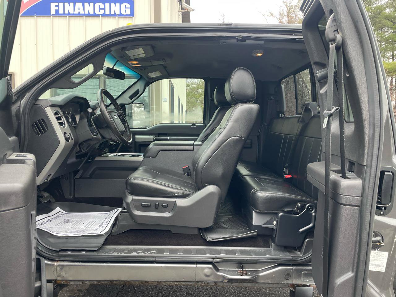 Used 2016 Ford F250 Lariat w/ Lariat Interior Package image 9