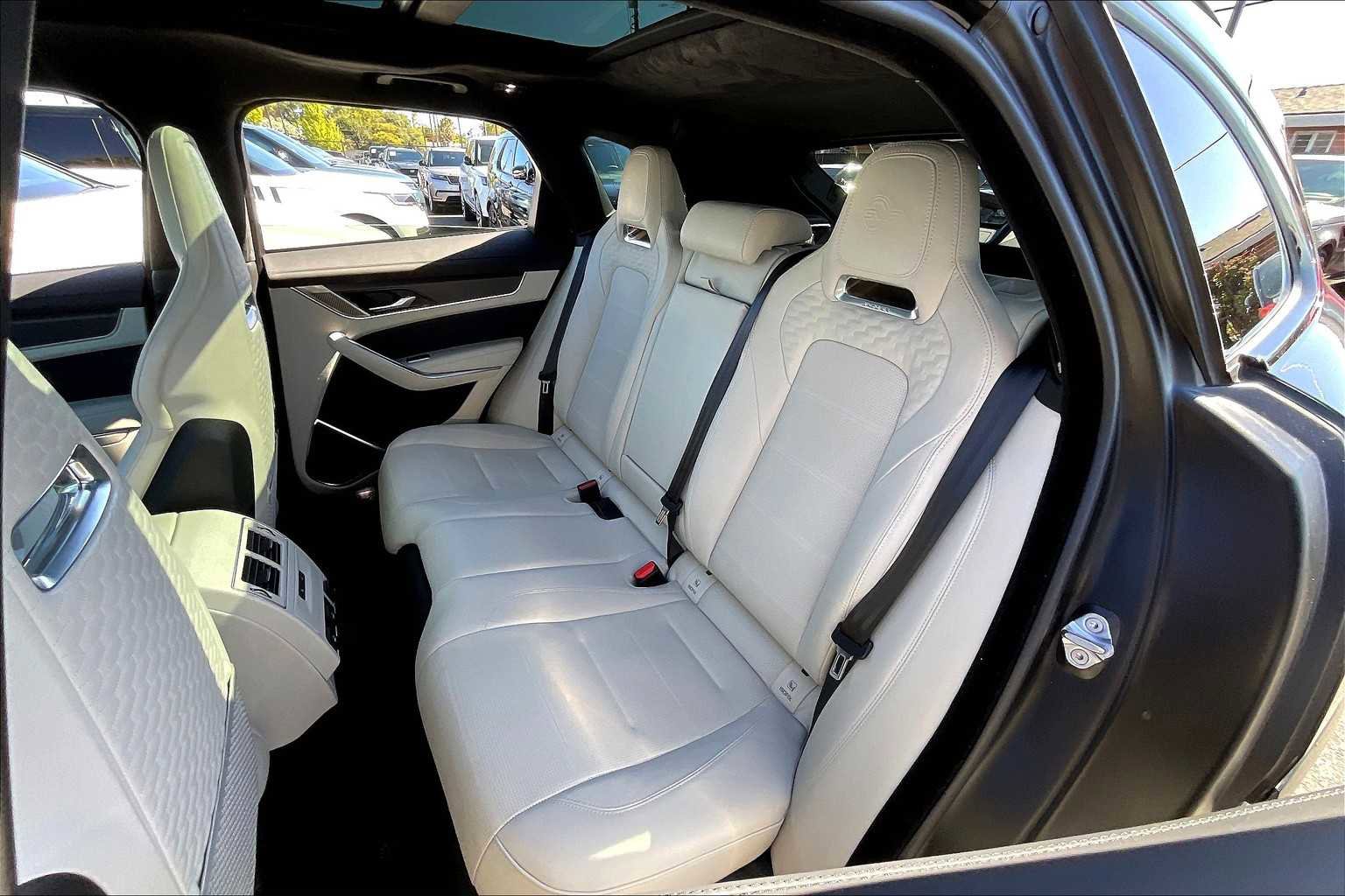 Used 2024 Jaguar F-PACE SVR image 28