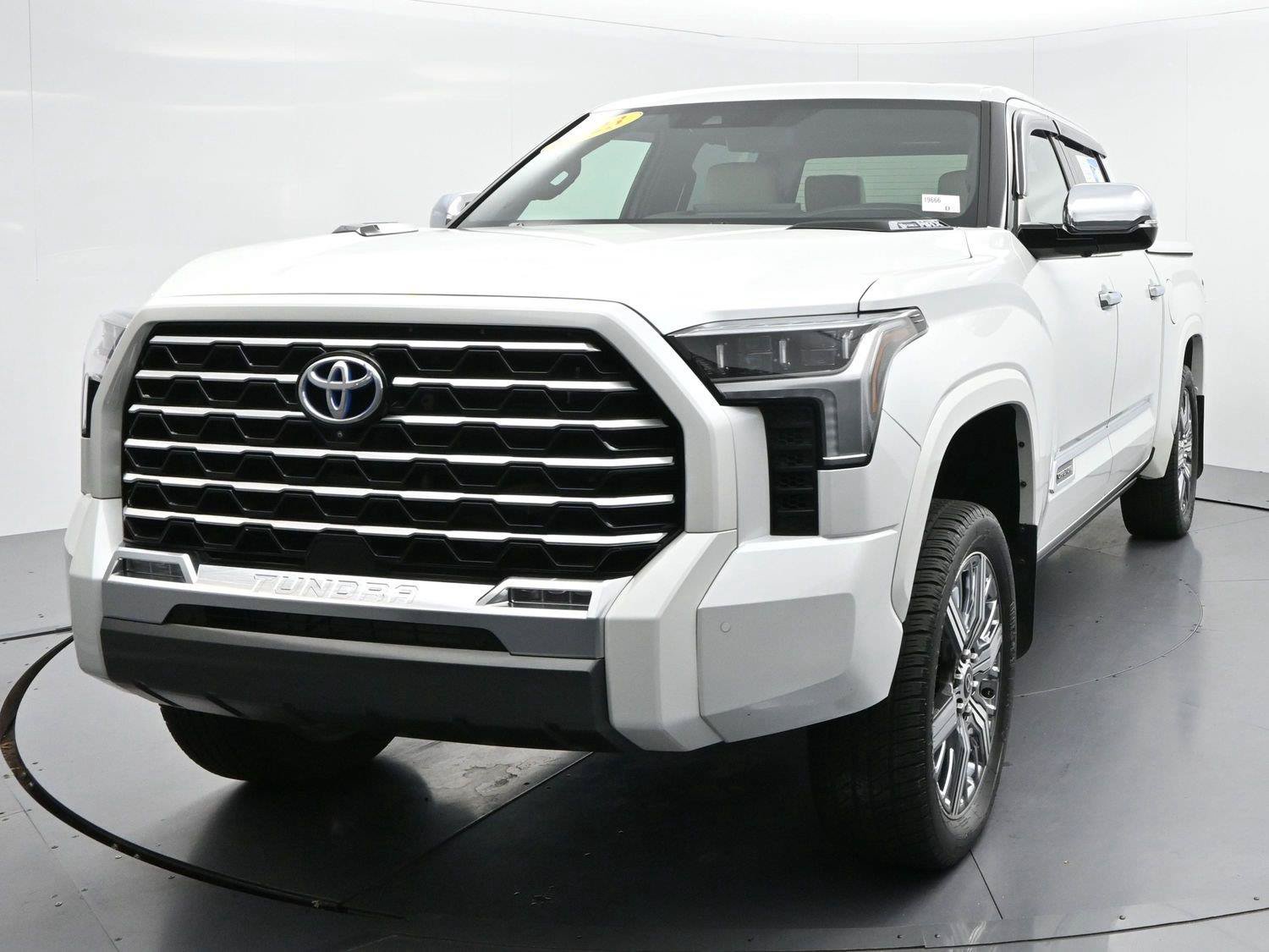 Used 2023 Toyota Tundra Capstone AWD/4WD image 3