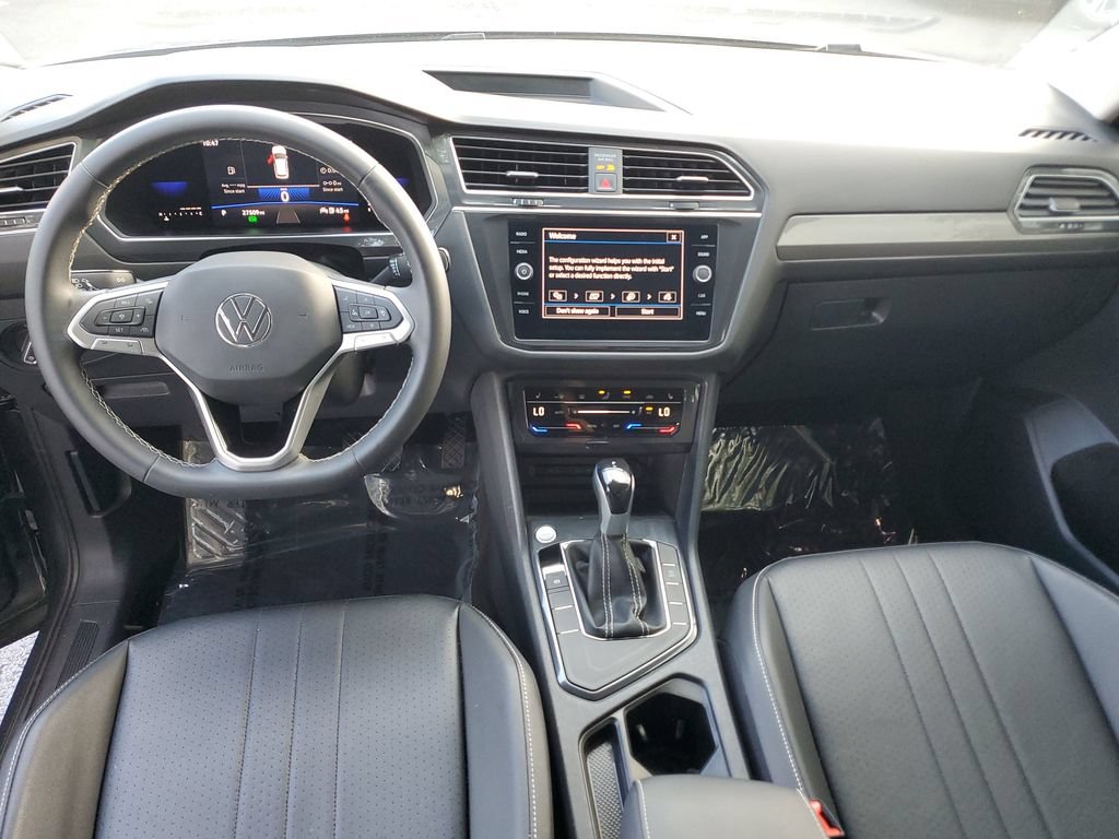 Used 2023 Volkswagen Tiguan SE FWD image 17