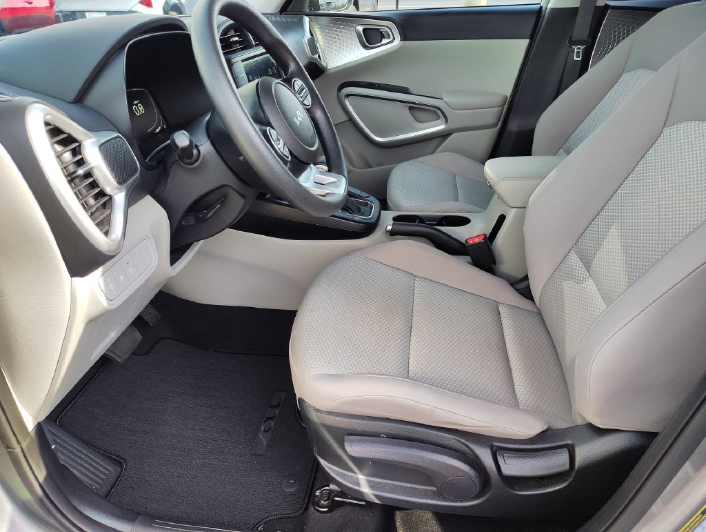 Certified 2023 Kia Soul LX w/ LX Technology Package FWD image 8